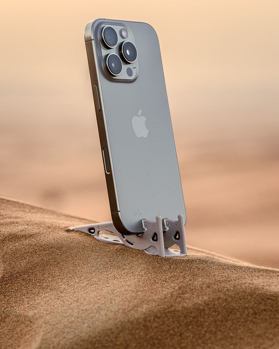 Dunes behind the phone